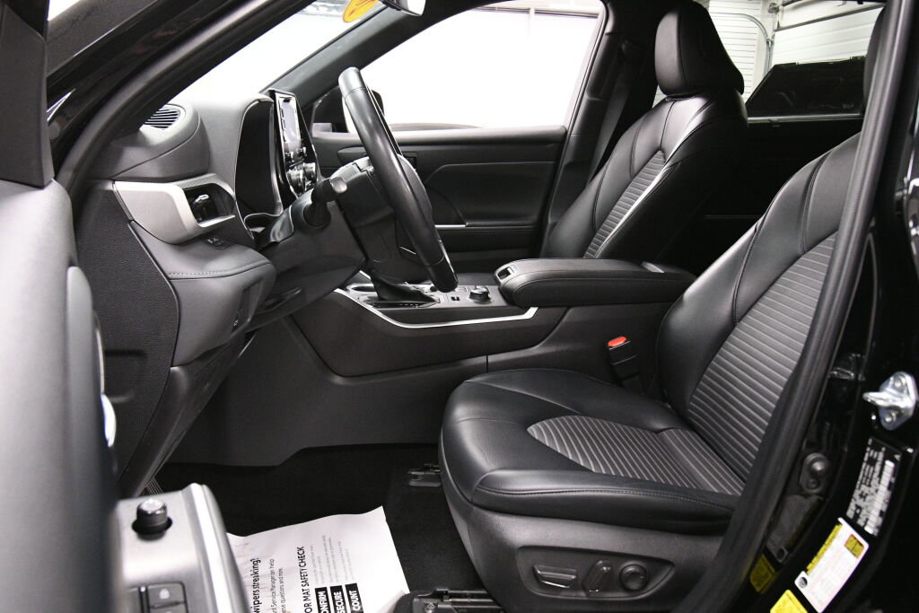 Used 2022 Toyota Highlander XSE image 9