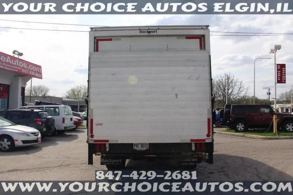 Used 2018 Chevrolet Express 4500 Extended w/ Driver Convenience Package RWD image 4