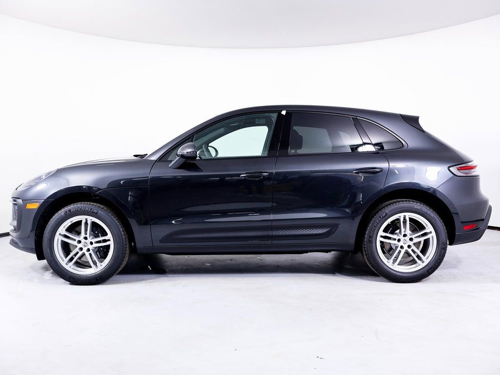 Certified 2025 Porsche Macan image 2