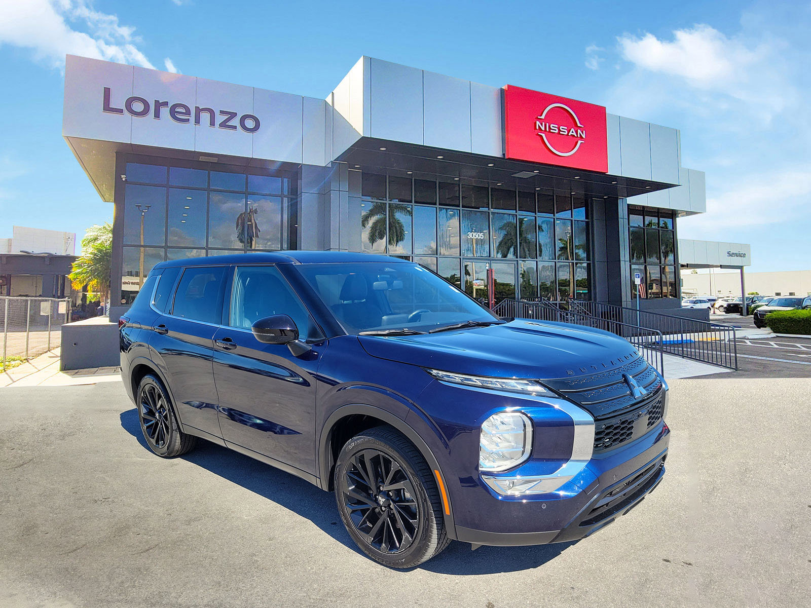 Used 2022 Mitsubishi Outlander SE image 3