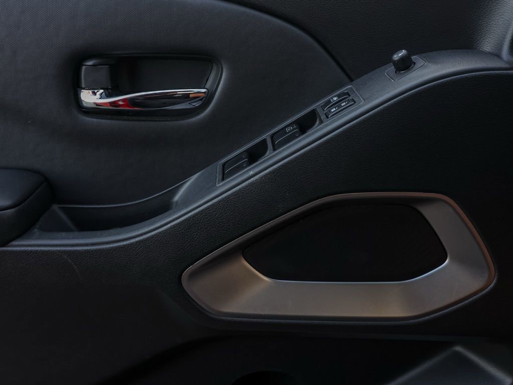 Used 2023 Nissan Frontier SV image 23