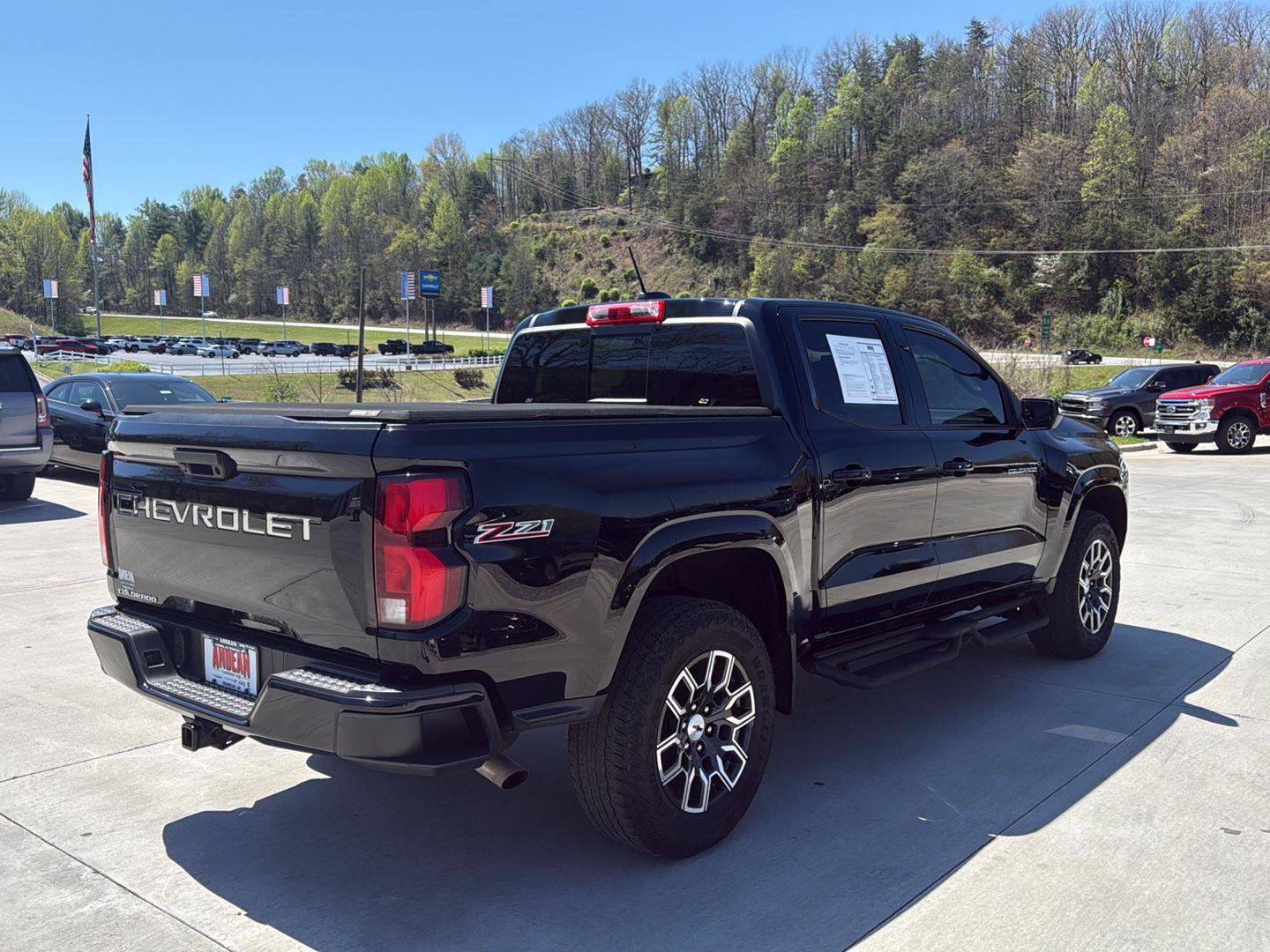 Used 2023 Chevrolet Colorado Z71 w/ Z71 Convenience Package 2 AWD/4WD image 6