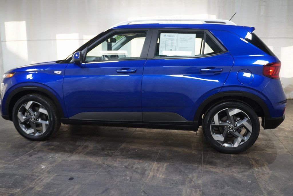 Certified 2023 Hyundai Venue SEL image 9