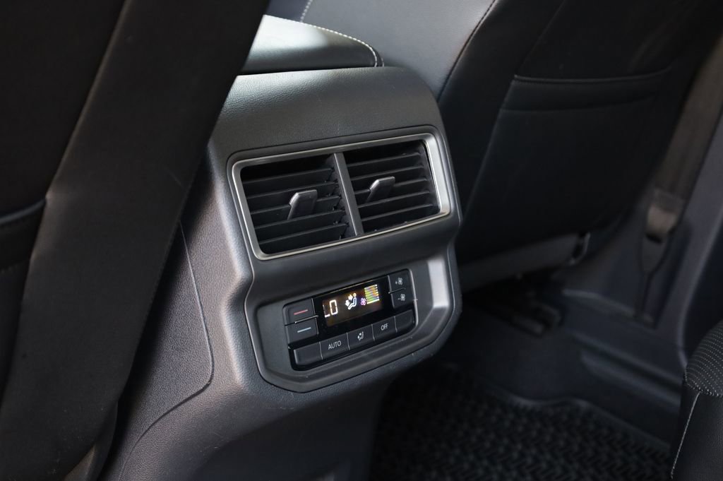 Used 2024 Volkswagen Atlas SE FWD image 13