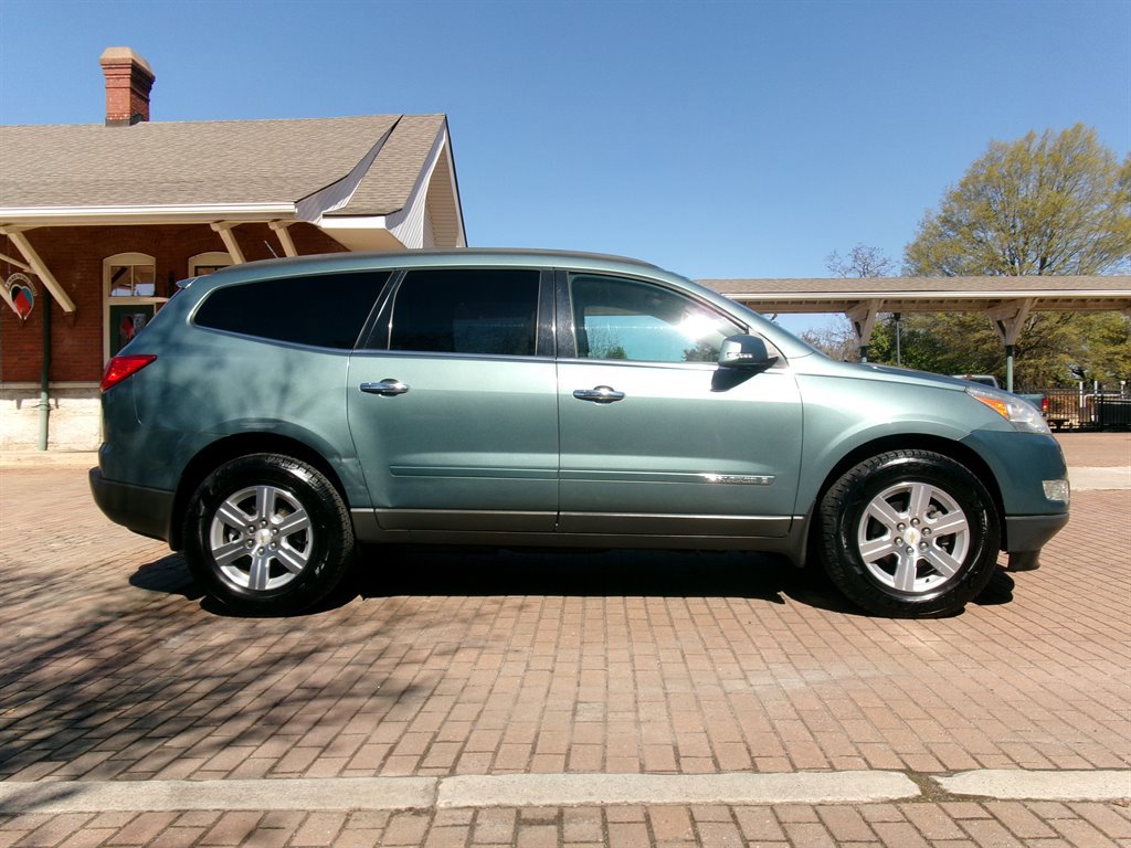 Used 2009 Chevrolet Traverse LT image 4
