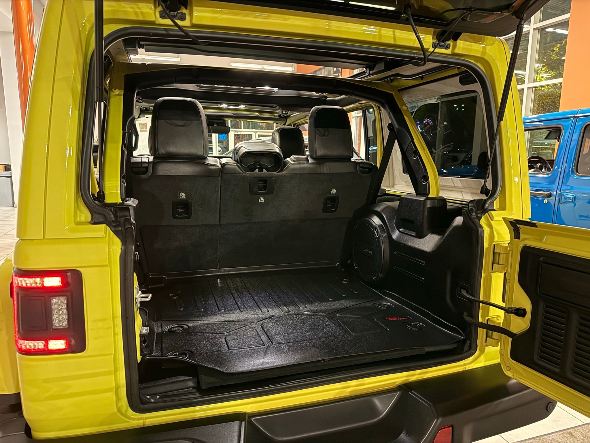 Used 2022 Jeep Wrangler Unlimited Rubicon w/ Trailer Tow Package image 28