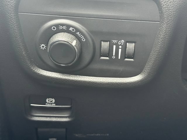 Certified 2023 Jeep Grand Cherokee Laredo AWD/4WD image 23