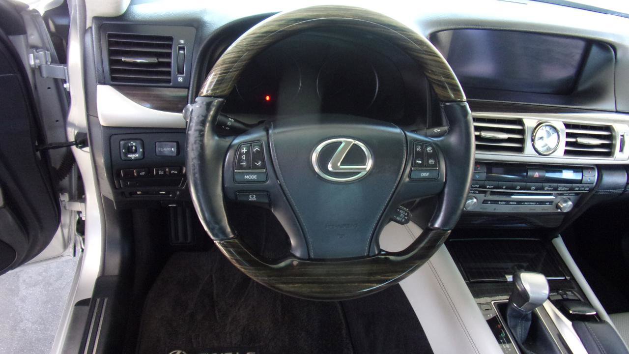Used 2013 Lexus LS 460 w/ Comfort Pkg image 7
