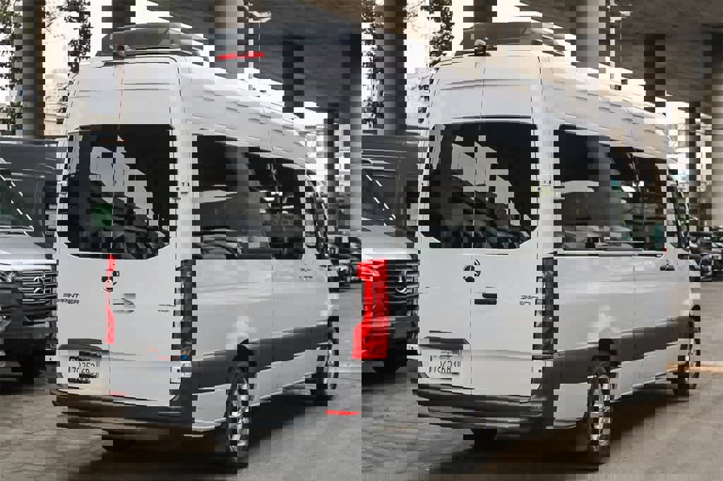 Used 2020 Mercedes-Benz Sprinter 2500 image 4