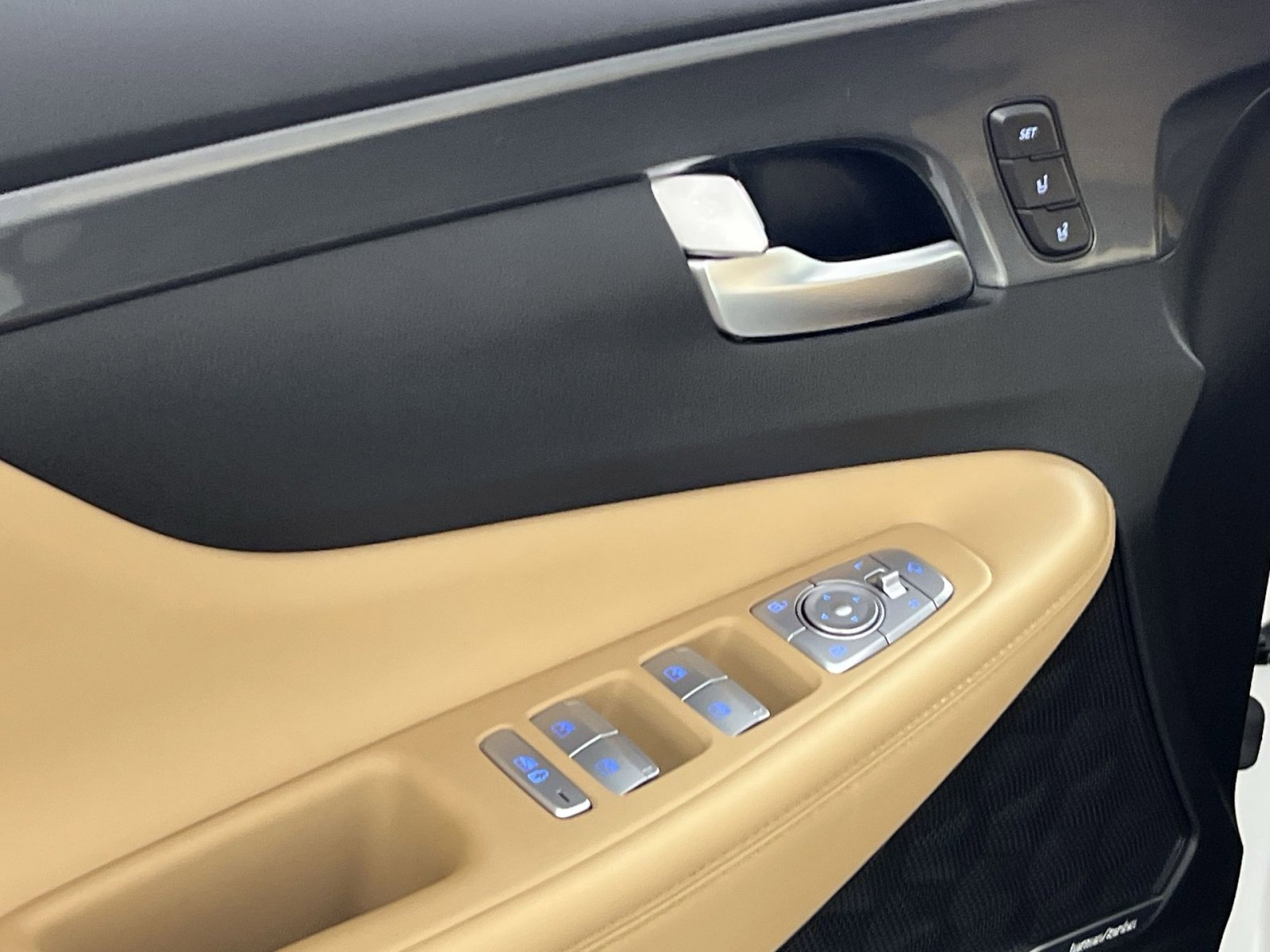 Used 2022 Hyundai Santa Fe Calligraphy image 15