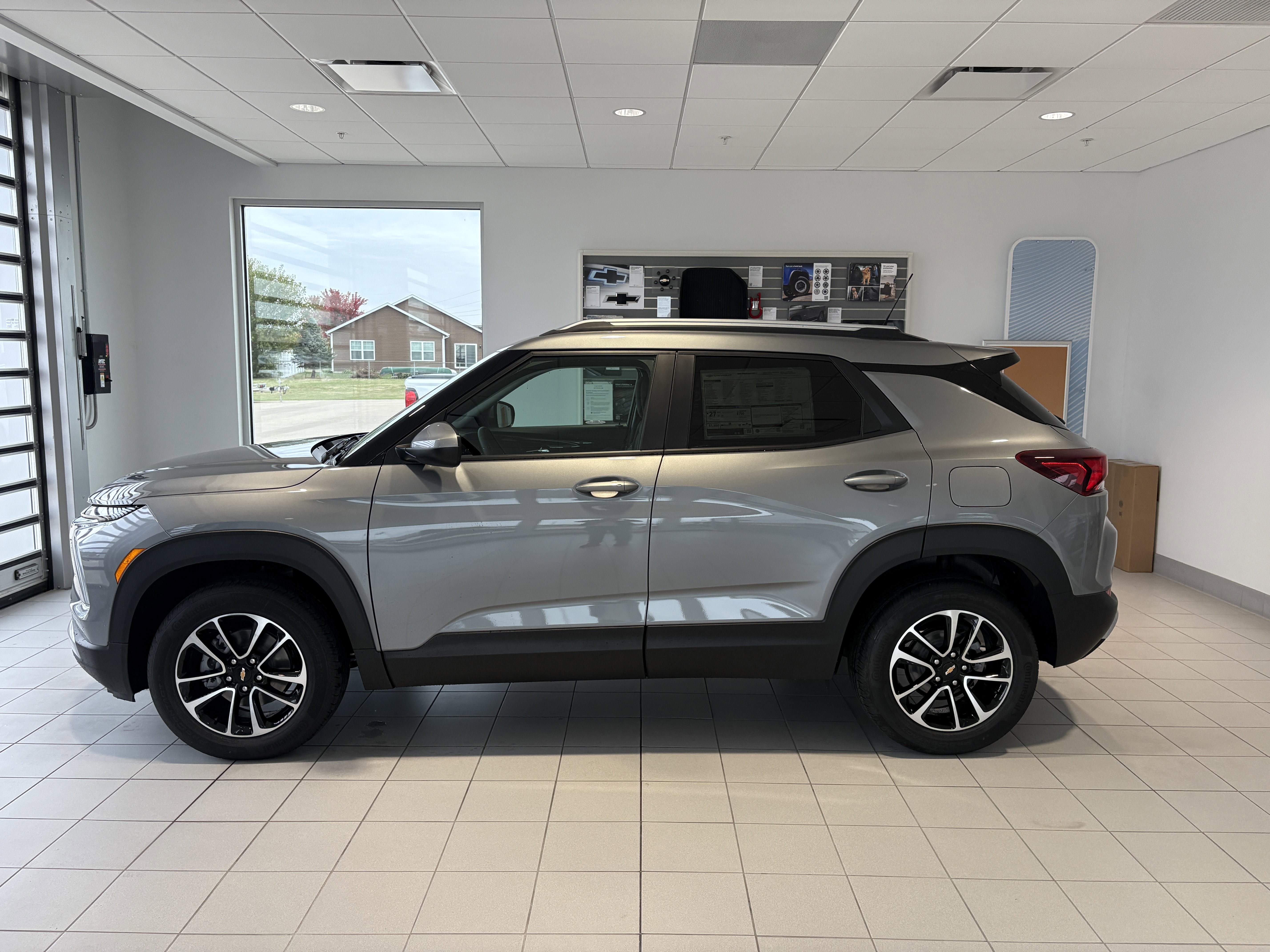 New 2026 Chevrolet TrailBlazer LT w/ Convenience Package image 2