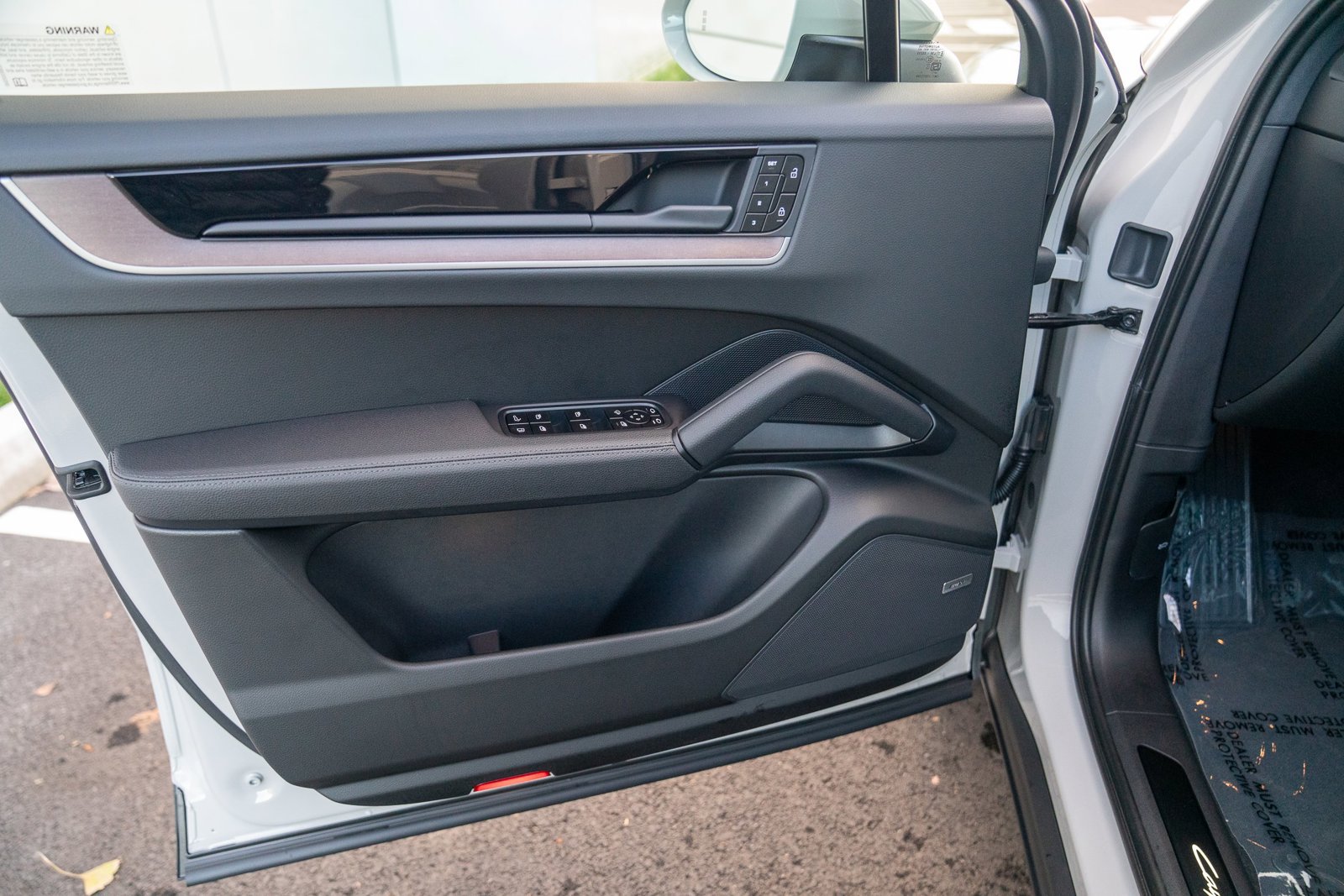 New 2026 Porsche Cayenne E-Hybrid Coupe AWD/4WD image 10
