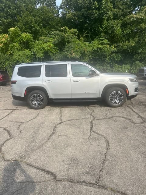 Used 2024 Jeep Wagoneer 4WD w/ Premium Group I image 5