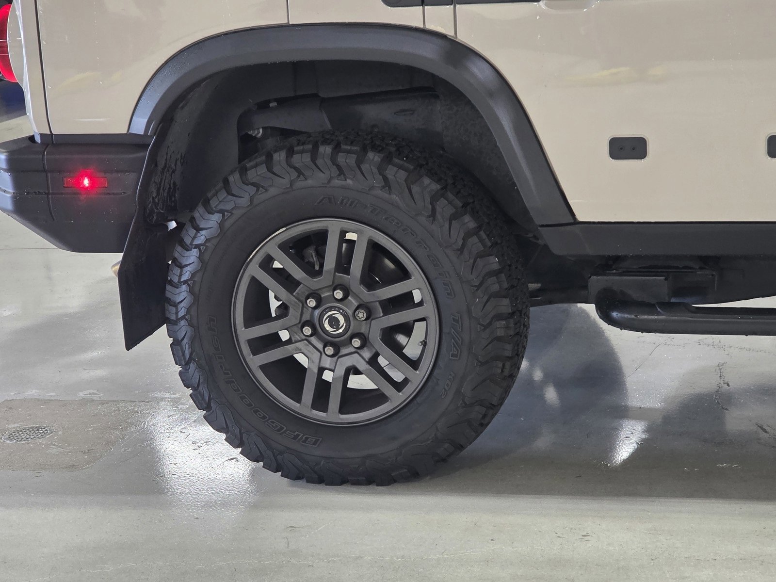 Used 2024 INEOS Grenadier Fieldmaster Edition image 9