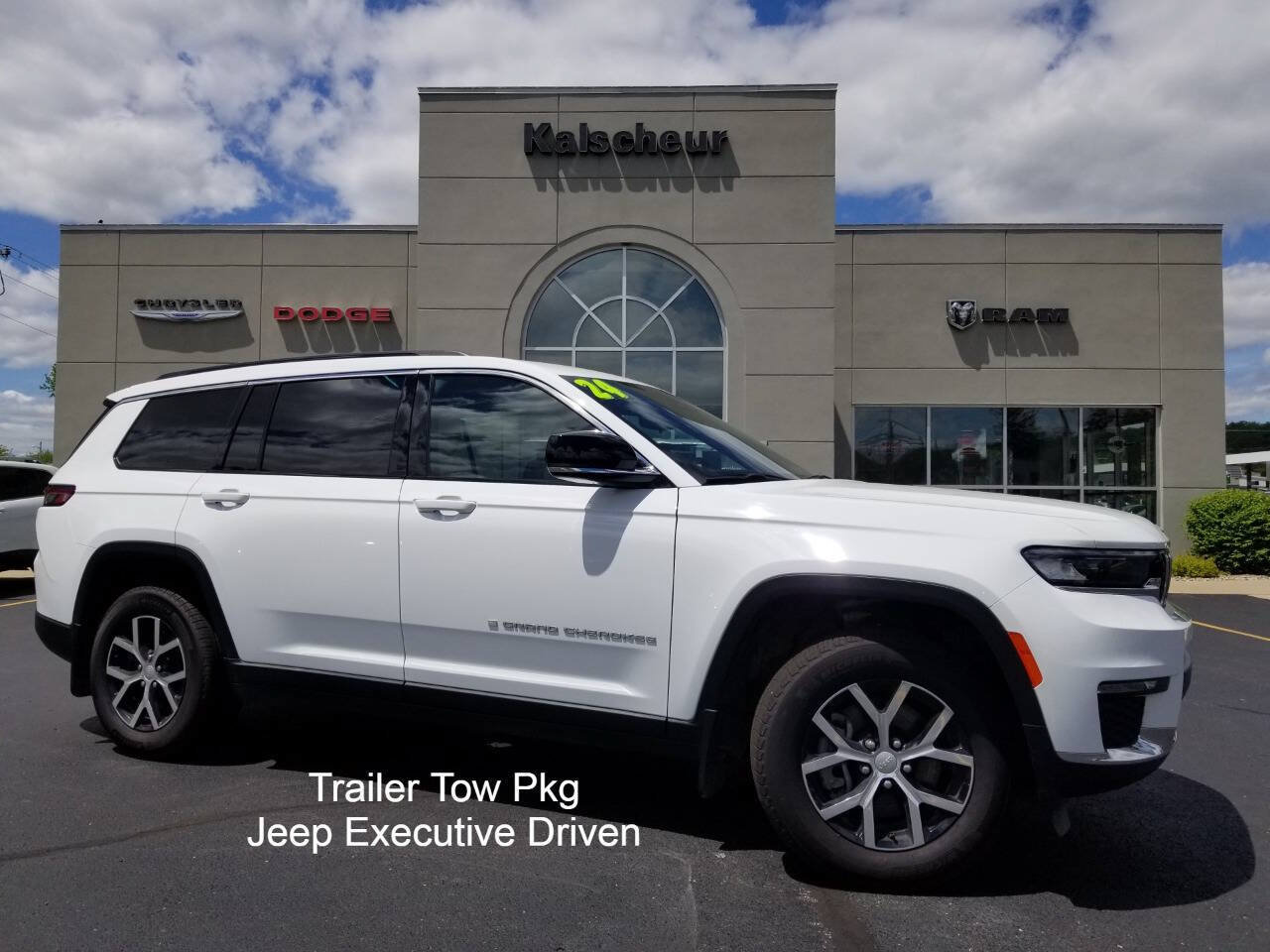 Used 2024 Jeep Grand Cherokee L Limited w/ Trailer Tow Package AWD/4WD image 1