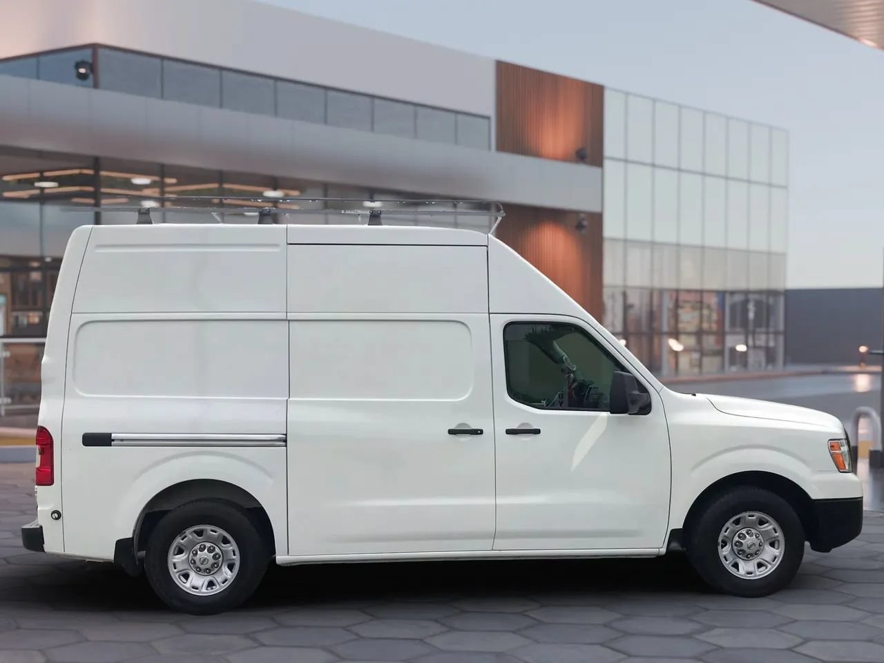 Used 2018 Nissan NV 2500 SV w/ Navigation Package RWD image 4