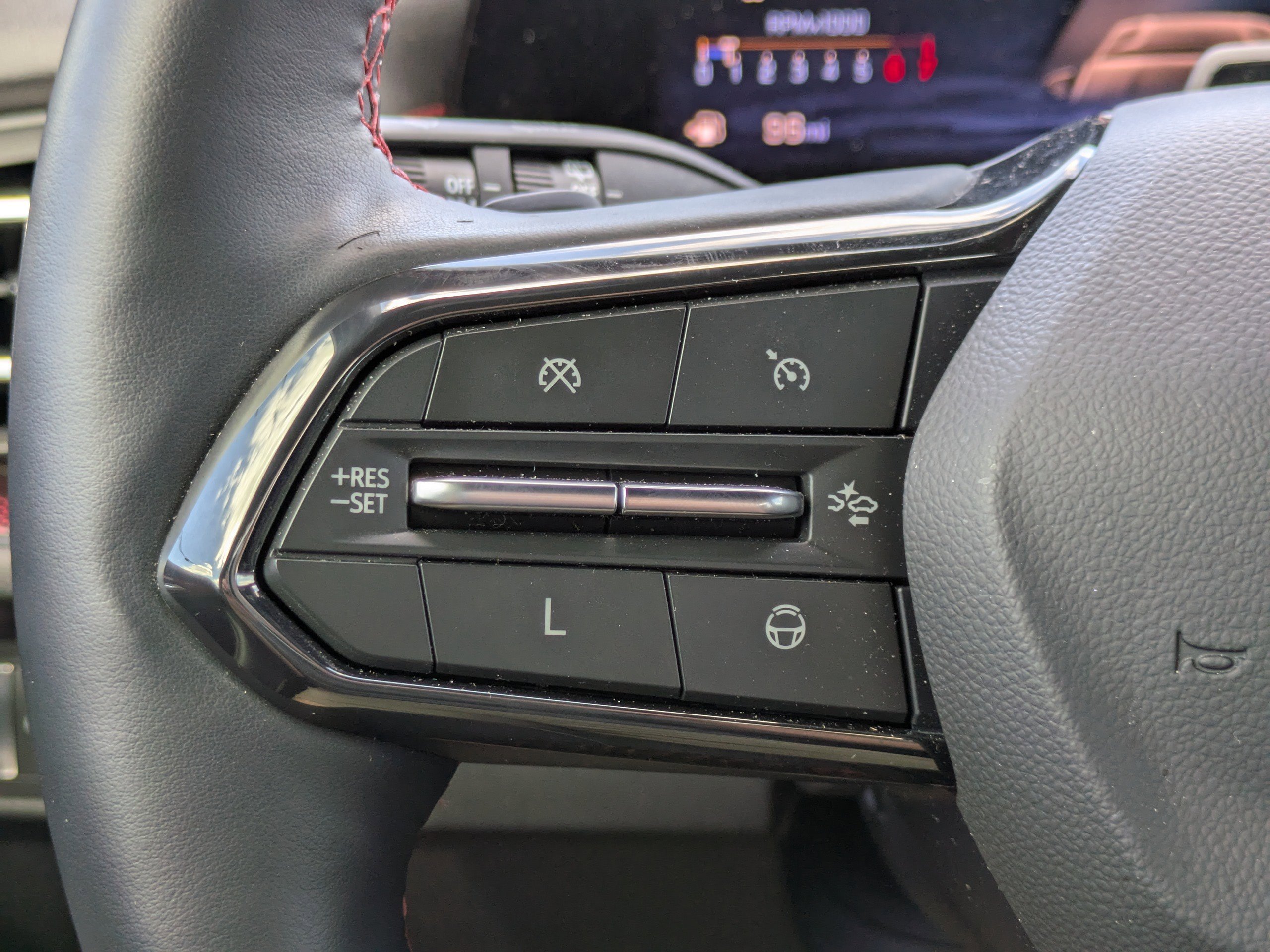 Used 2024 Chevrolet Traverse RS image 21