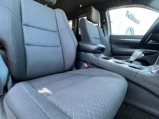 Used 2019 Jeep Grand Cherokee Laredo AWD/4WD image 25