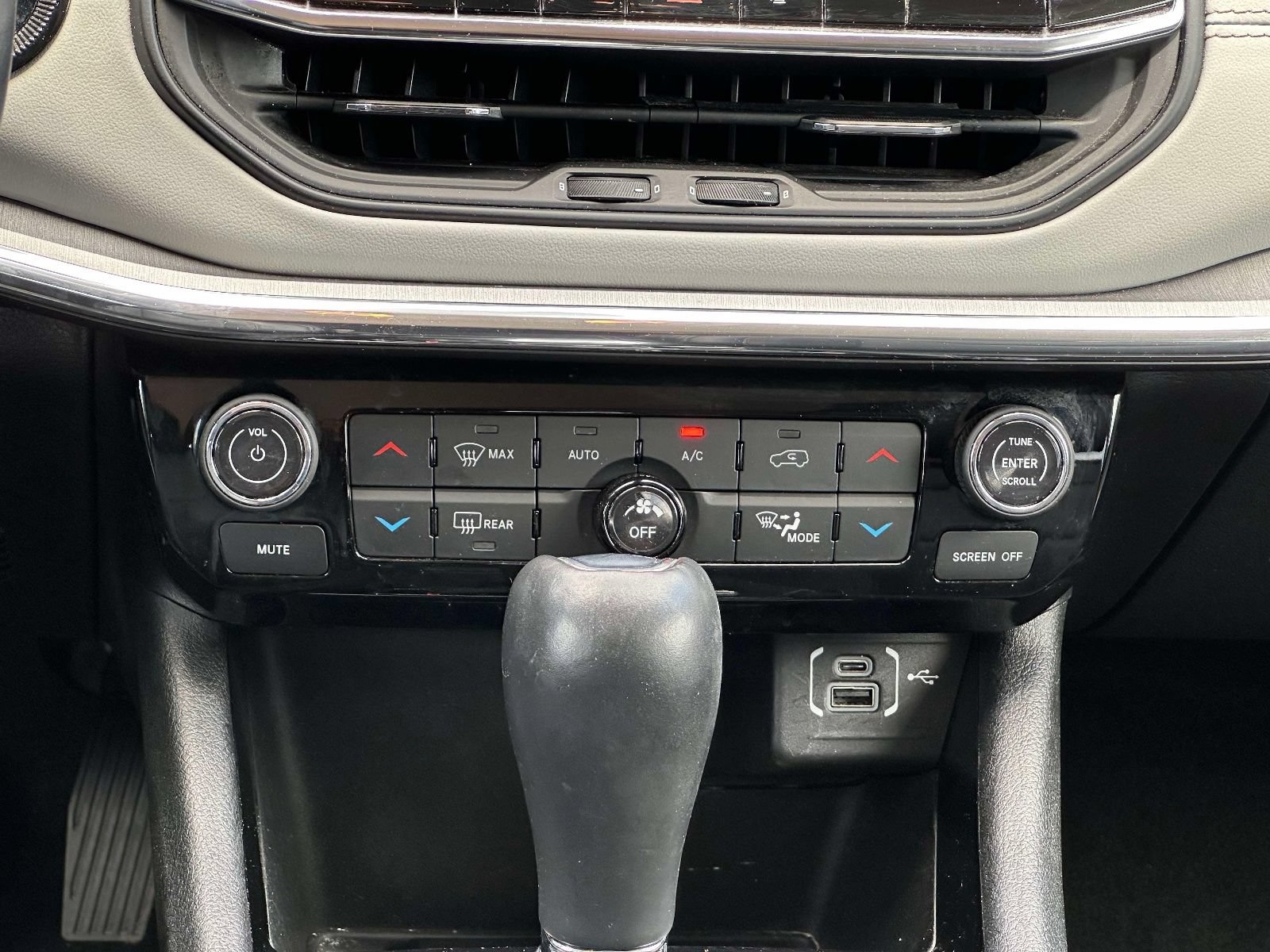 Used 2022 Jeep Compass Limited AWD/4WD image 18