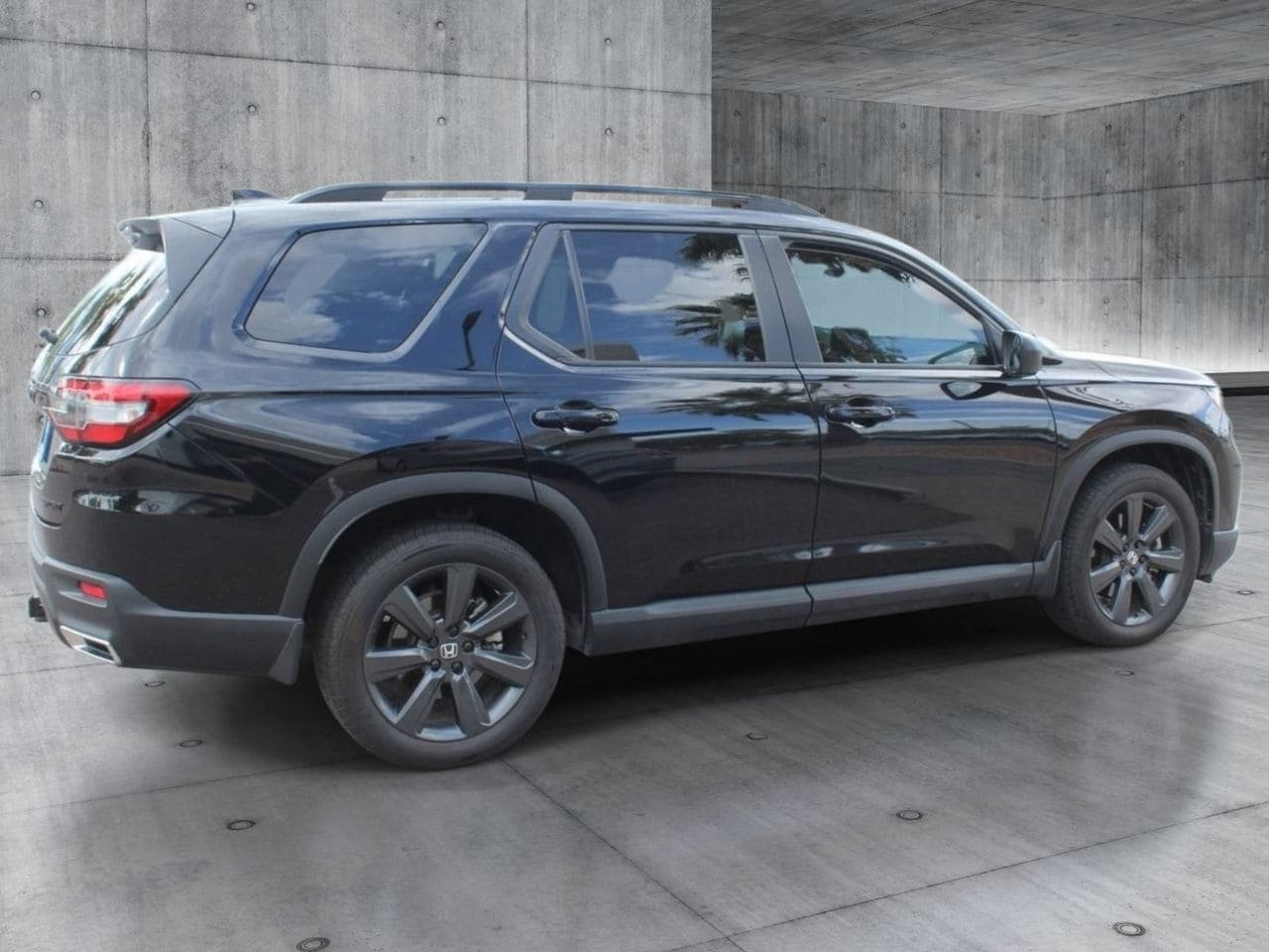 Used 2024 Honda Pilot Sport image 9