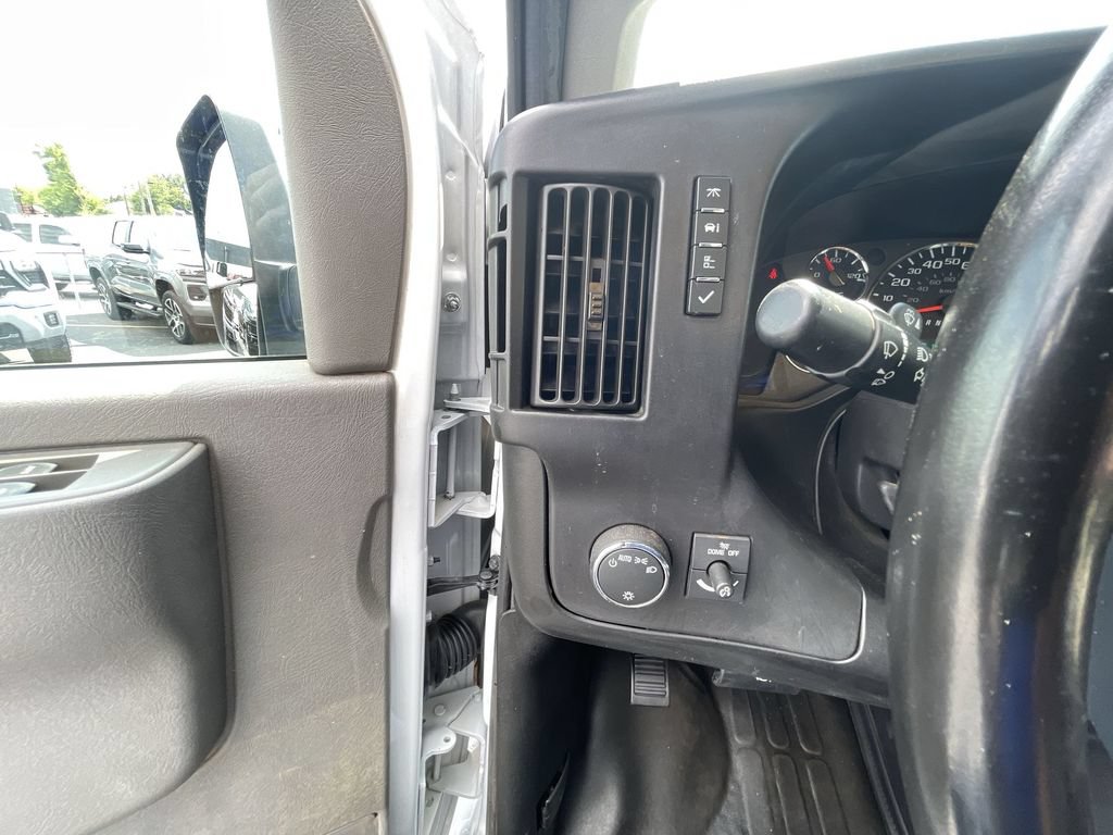Used 2022 Chevrolet Express 3500 w/ Power Convenience Package RWD image 17