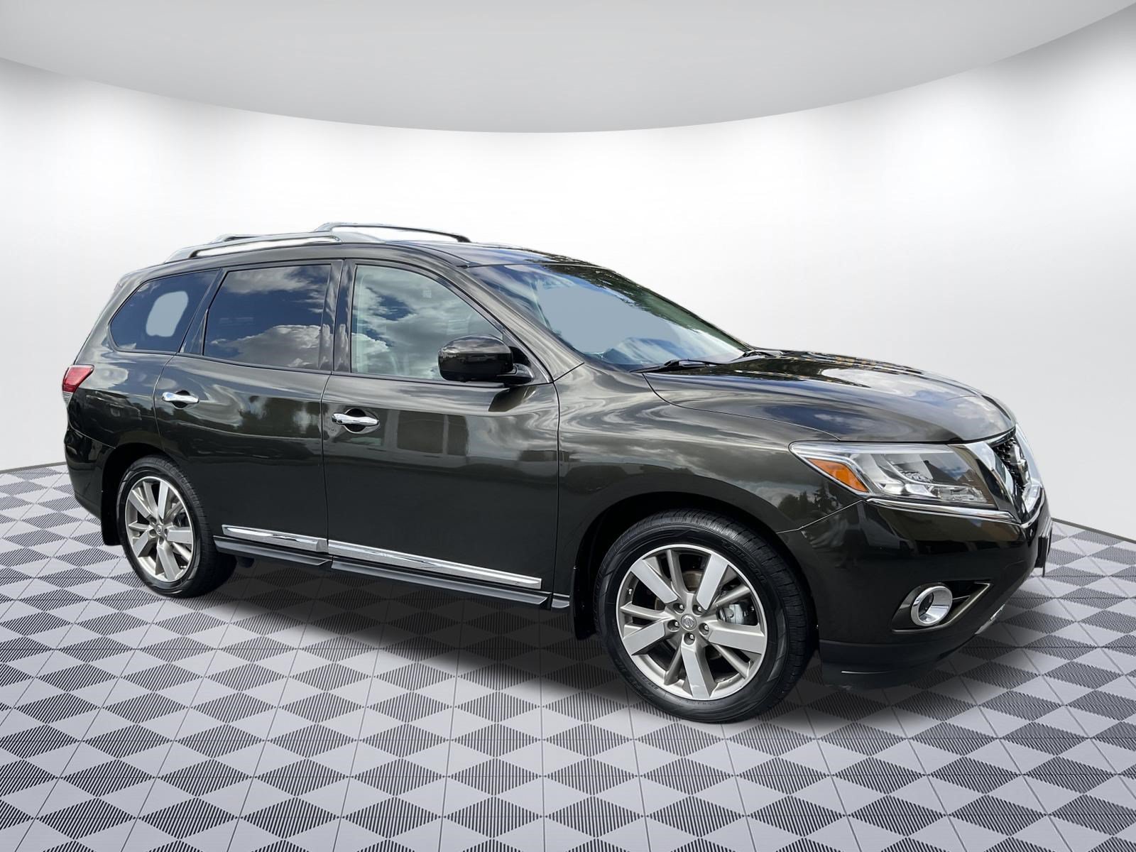 Used 2015 Nissan Pathfinder Platinum FWD image 1
