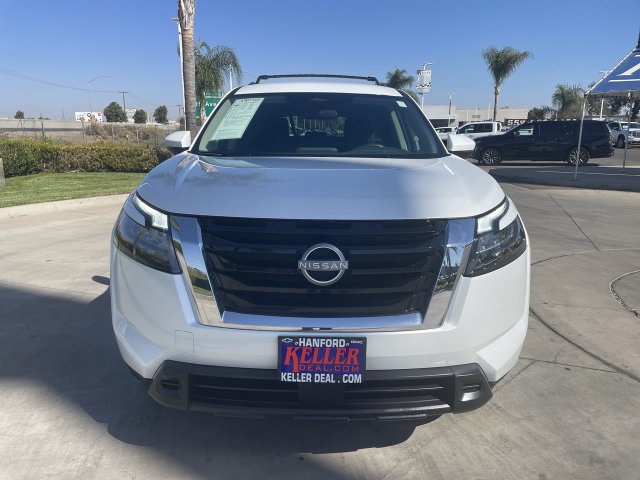 Used 2025 Nissan Pathfinder SV FWD image 3