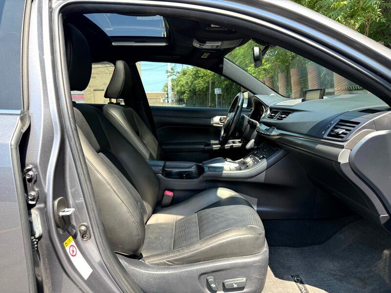 Used 2015 Lexus CT 200h image 22