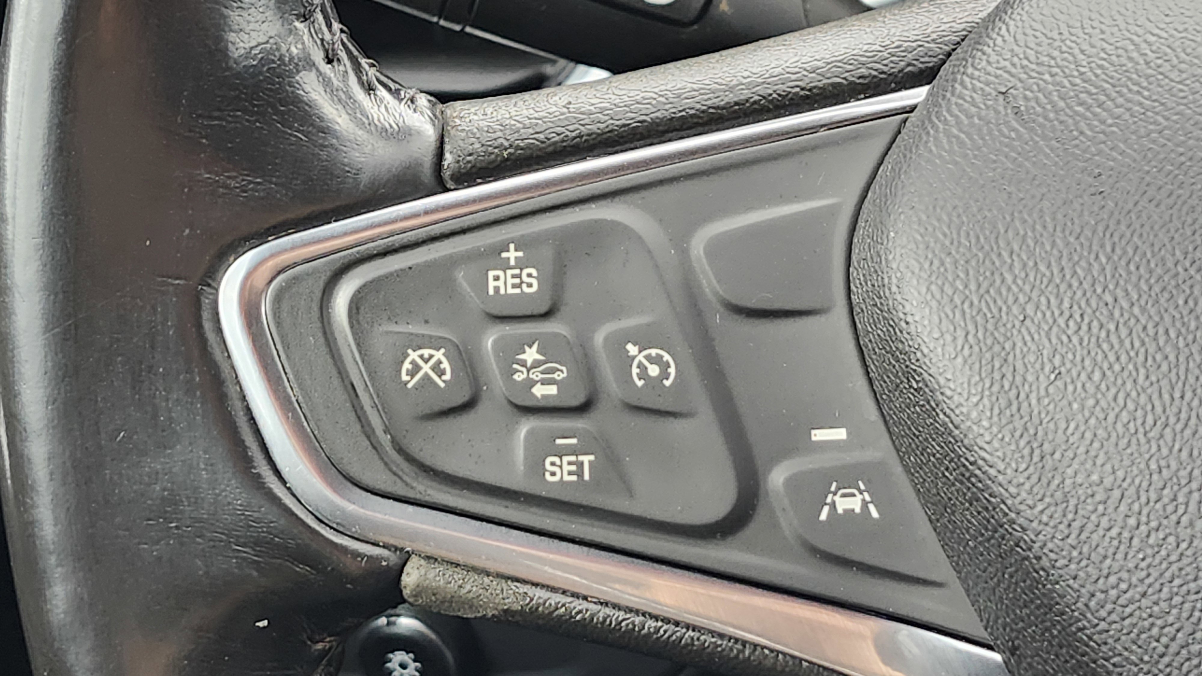 Used 2019 Chevrolet Equinox LT w/ Driver Convenience Package image 33