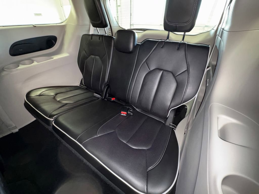 Used 2024 Chrysler Pacifica Limited image 31