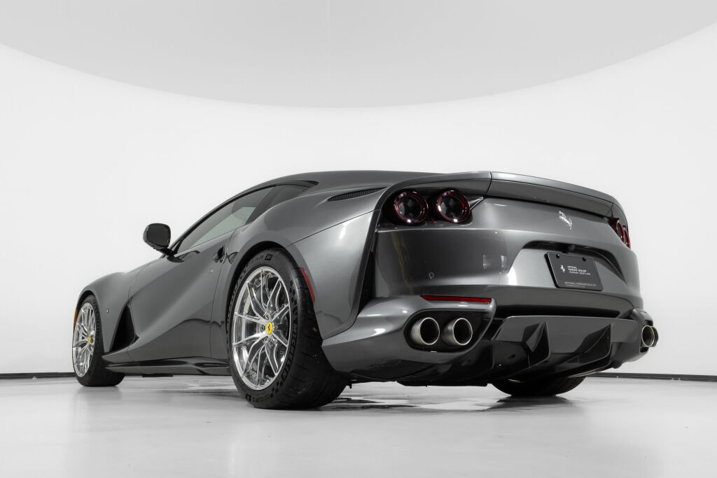 Used 2019 Ferrari 812 Superfast RWD image 17