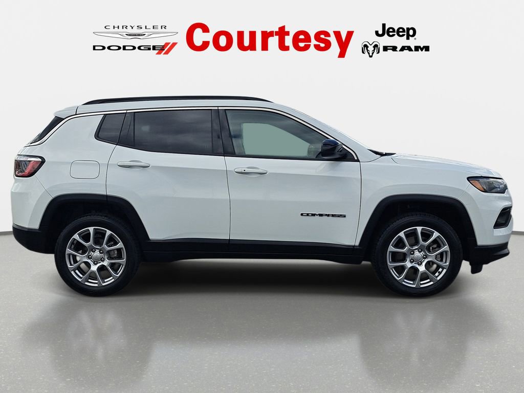 Certified 2023 Jeep Compass Latitude AWD/4WD image 4