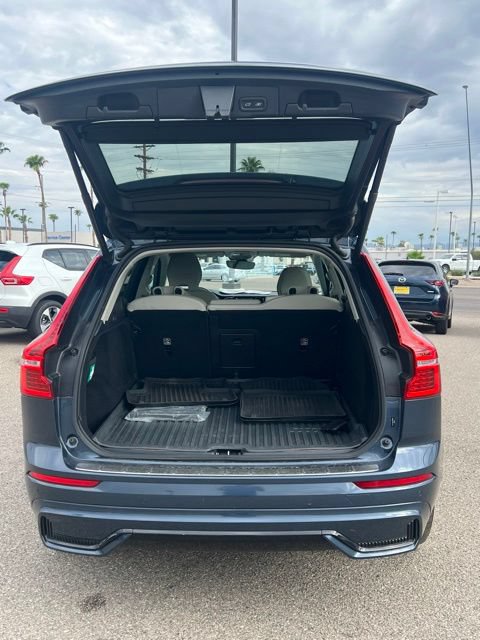 Used 2024 Volvo XC60 B5 Plus AWD/4WD image 29