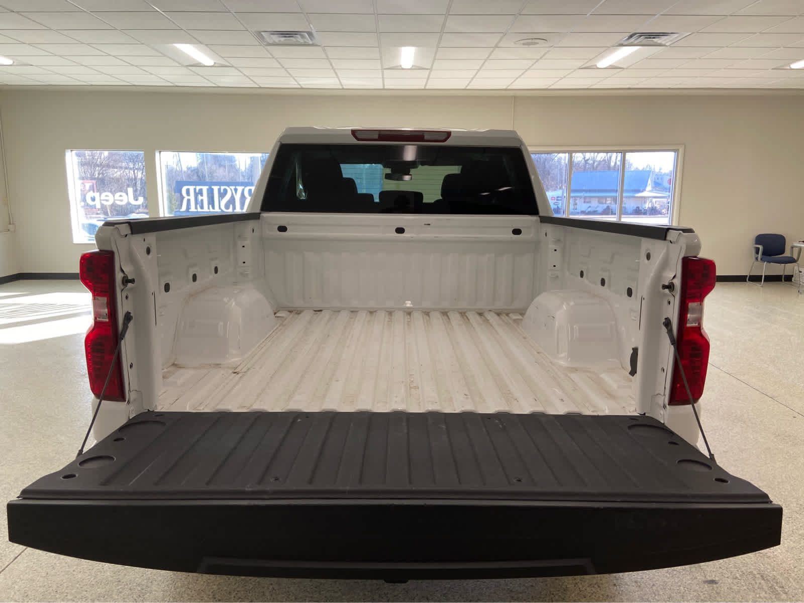 Used 2025 Chevrolet Silverado 1500 LT AWD/4WD image 9