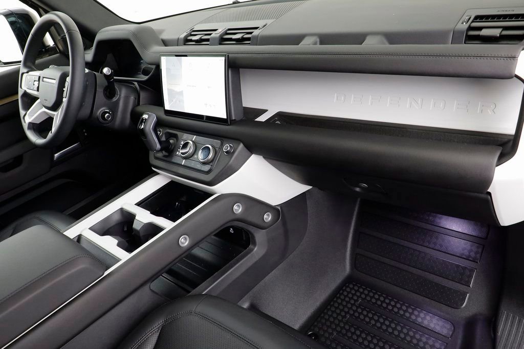 Used 2025 Land Rover Defender 110 S image 19