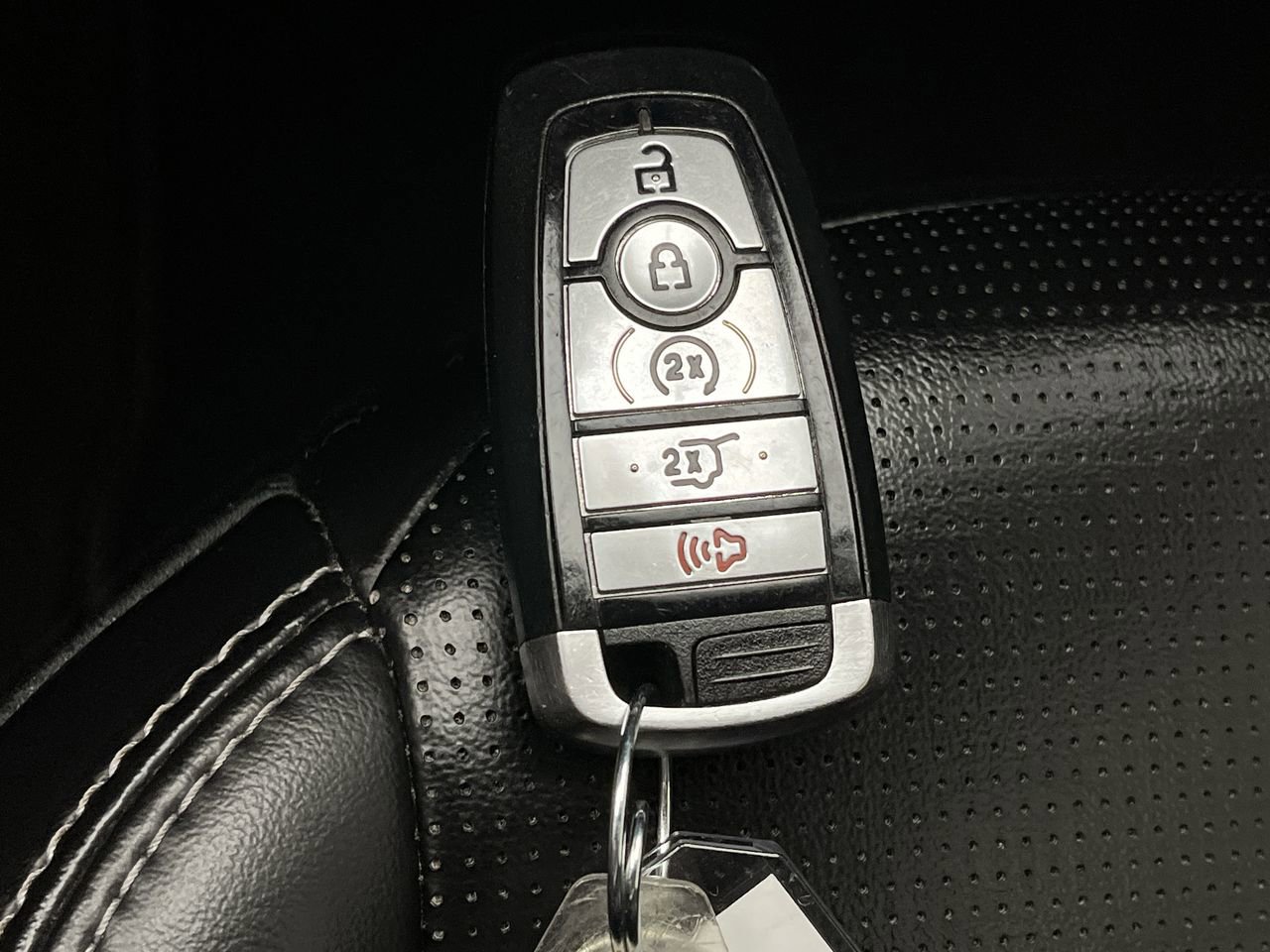 Certified 2024 Ford Escape Platinum AWD/4WD image 26