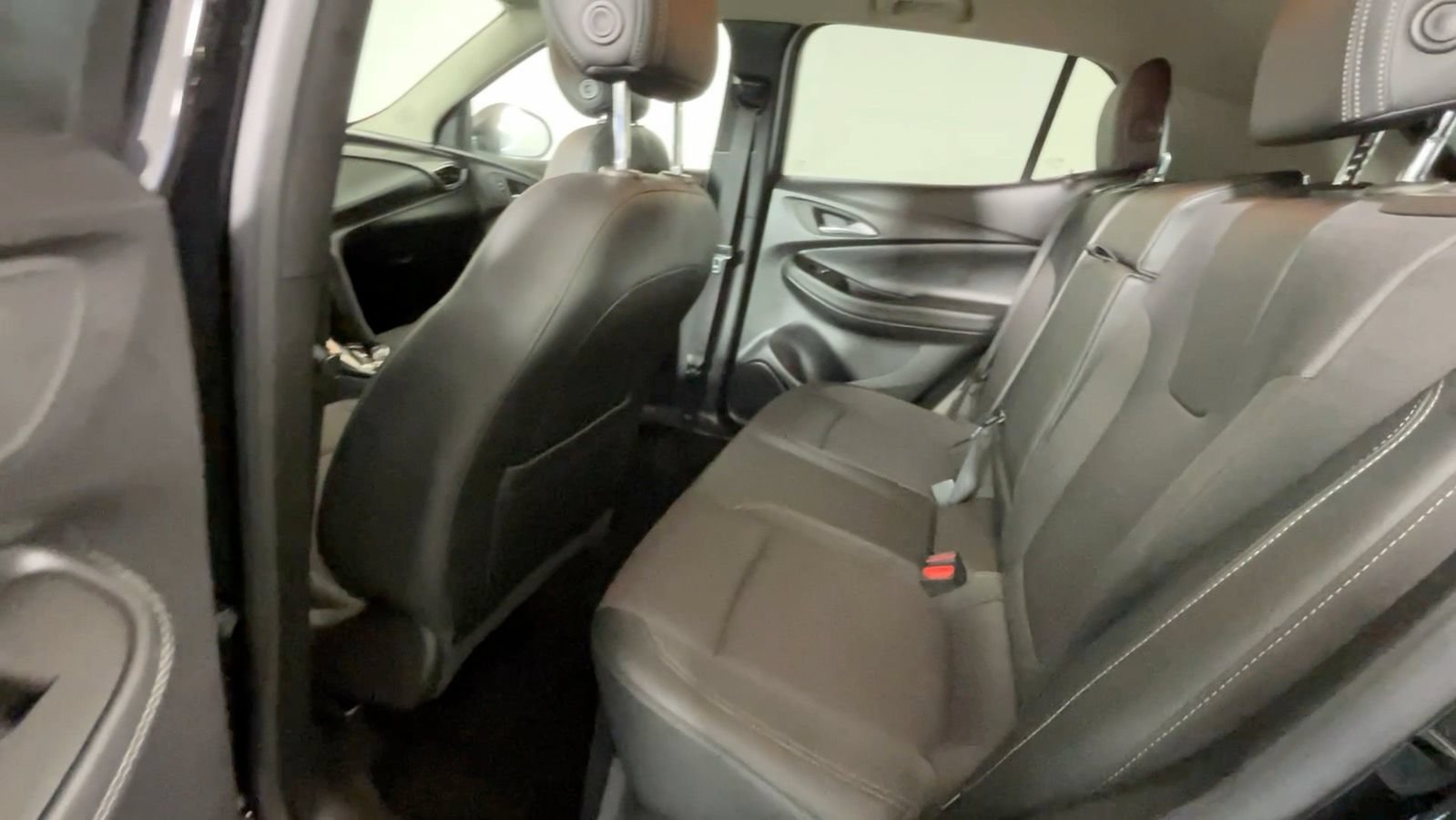 Used 2022 Buick Encore GX Select w/ Sport Touring Package FWD image 21