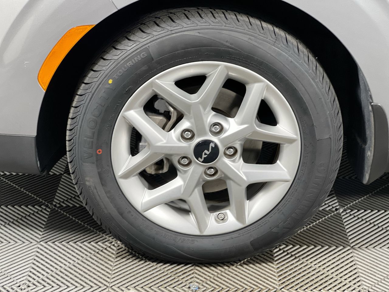 Certified 2025 Kia Soul LX w/ LX Technology Package FWD image 12