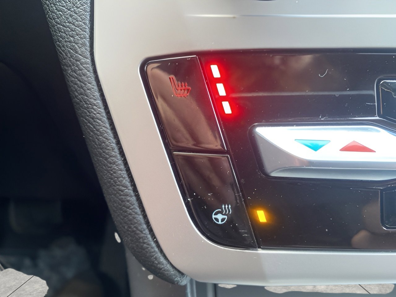 Used 2023 Ford Explorer XLT w/ Equipment Group 202A image 49