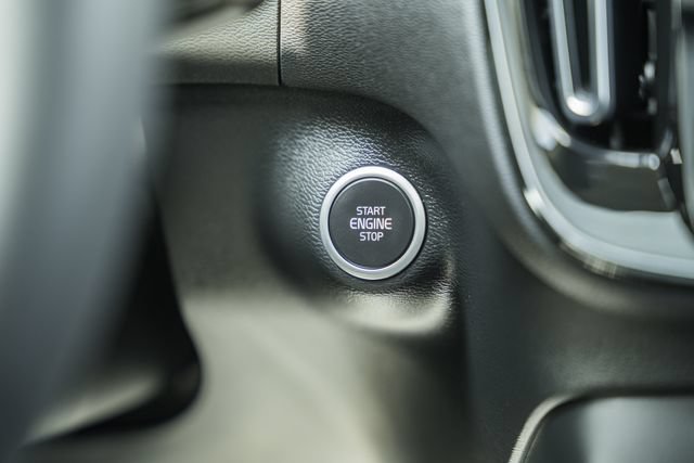 Used 2021 Volvo XC40 T5 Momentum w/ Premium Package AWD/4WD image 28