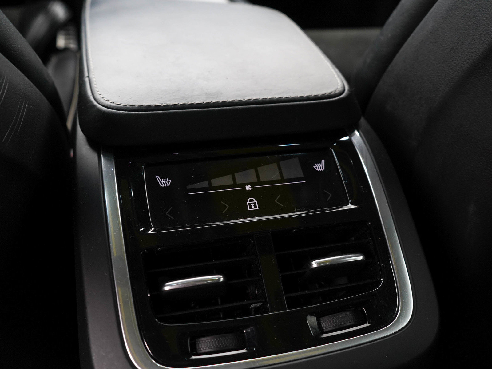 Used 2019 Volvo XC90 T8 R-Design w/ Advanced Package AWD/4WD image 17