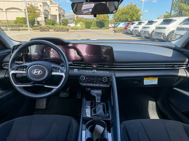 Used 2025 Hyundai Elantra SEL FWD image 13
