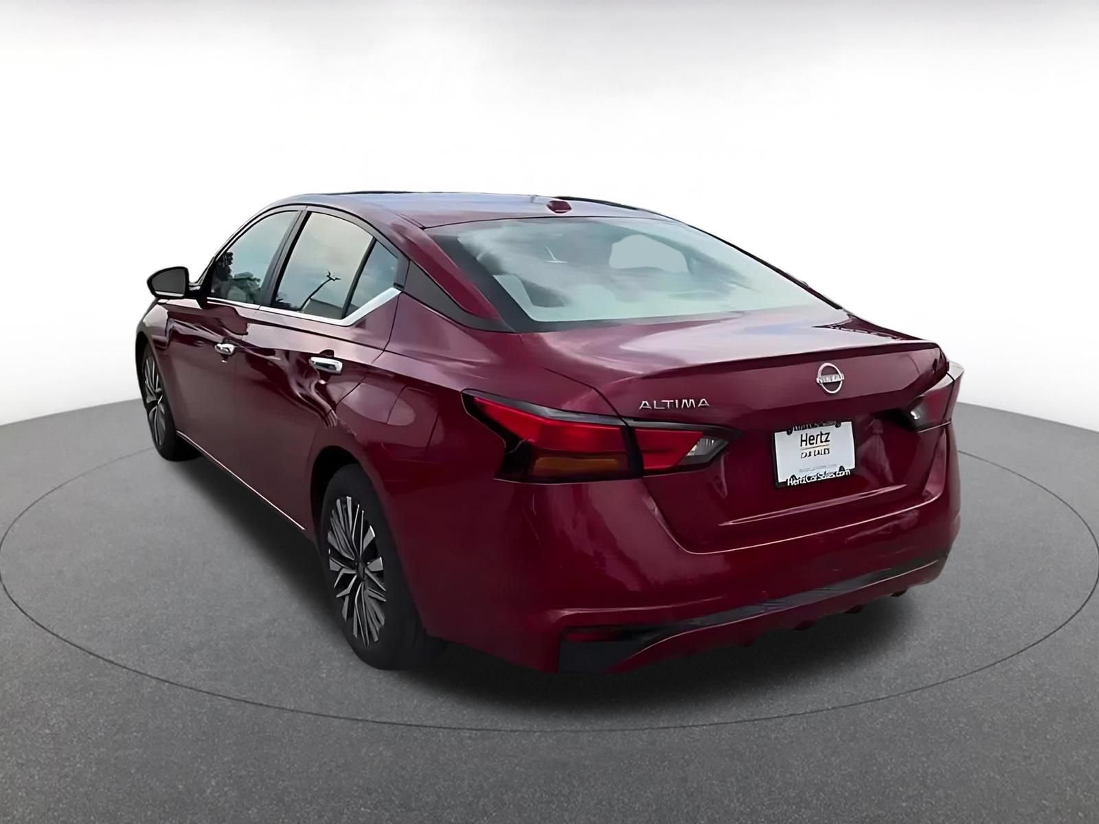 Used 2025 Nissan Altima 2.5 SV FWD image 9