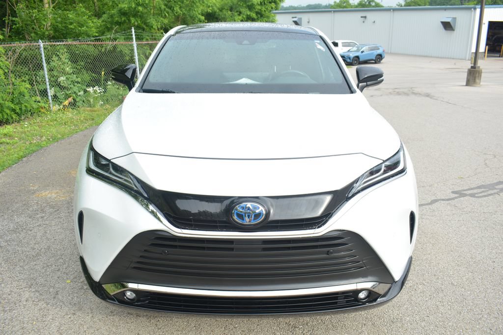 Used 2023 Toyota Venza Nightshade AWD/4WD image 2