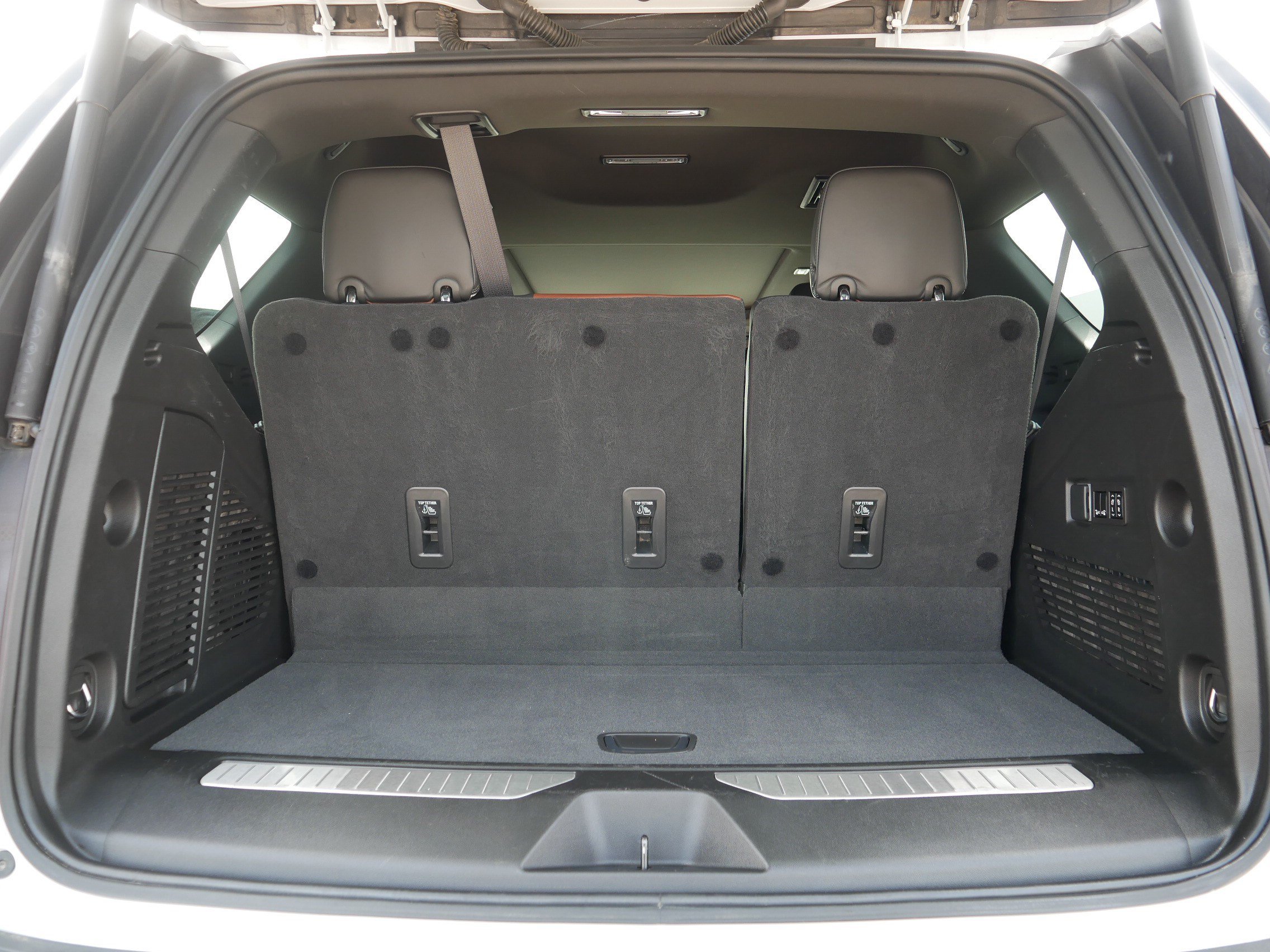 Used 2023 GMC Yukon Denali Ultimate w/ LPO, Floor Liner Package AWD/4WD image 18