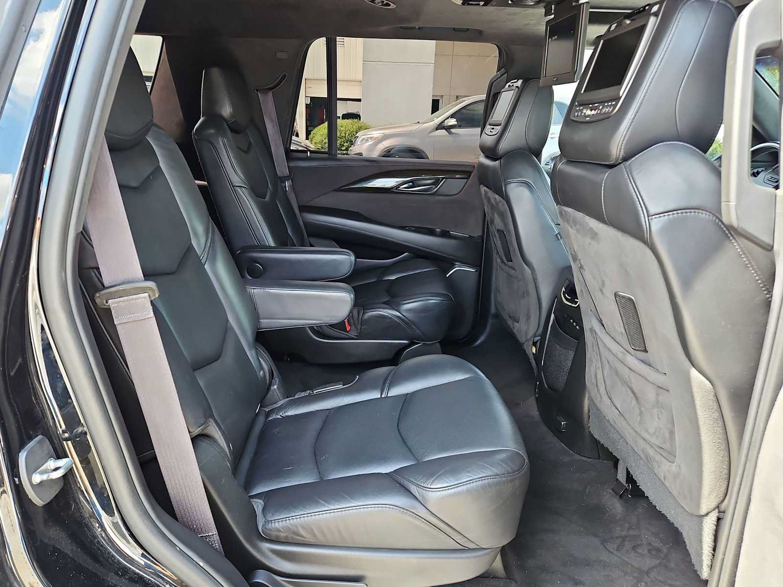 Used 2017 Cadillac Escalade Platinum AWD/4WD image 21