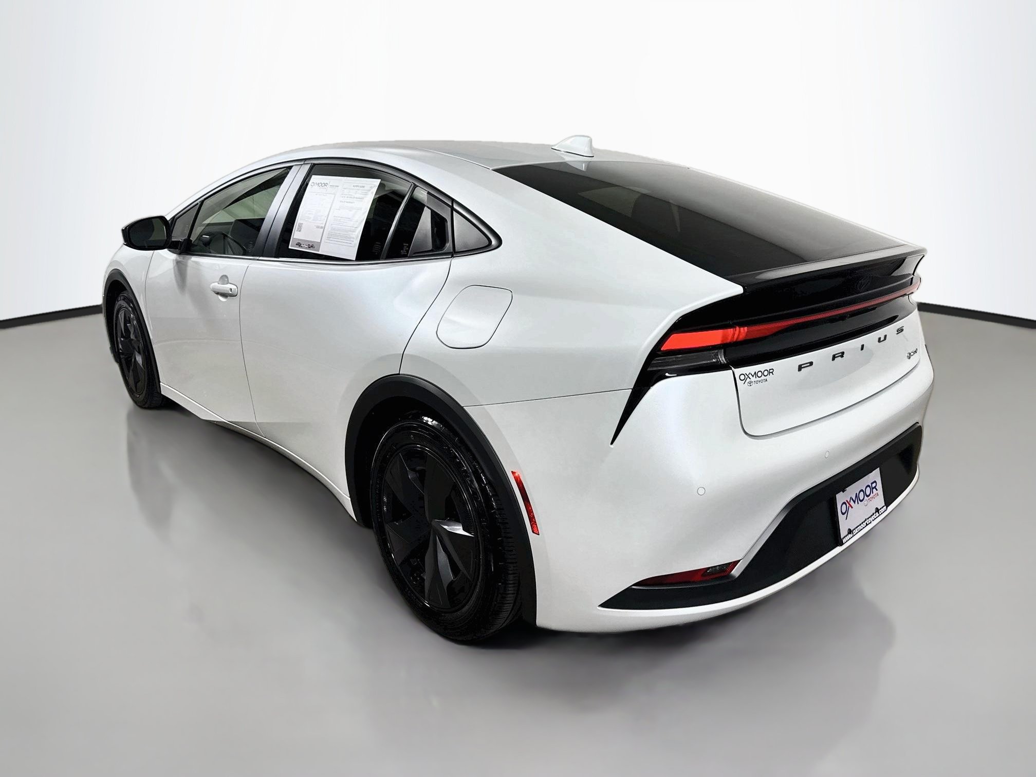 Used 2024 Toyota Prius LE FWD image 5
