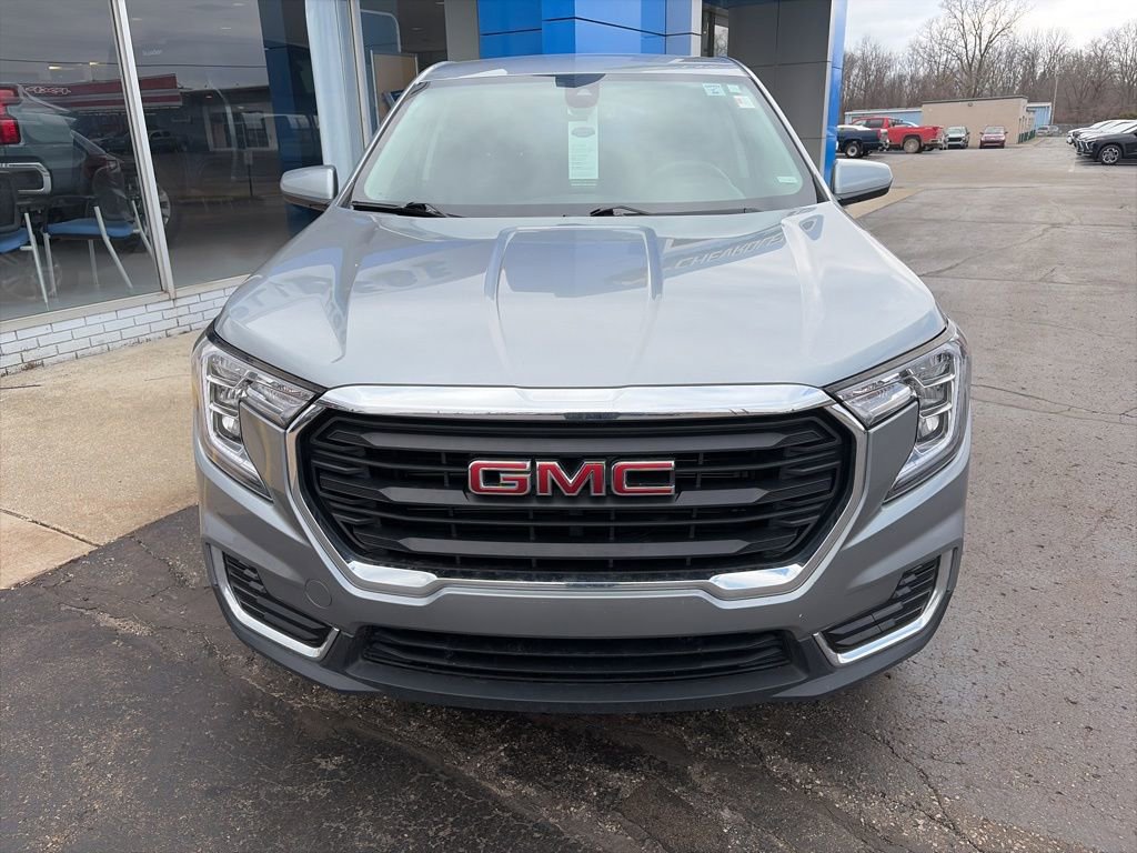 Used 2024 GMC Terrain SLE image 4