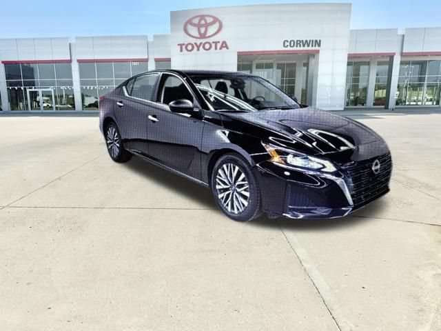 Used 2025 Nissan Altima 2.5 SV FWD image 5