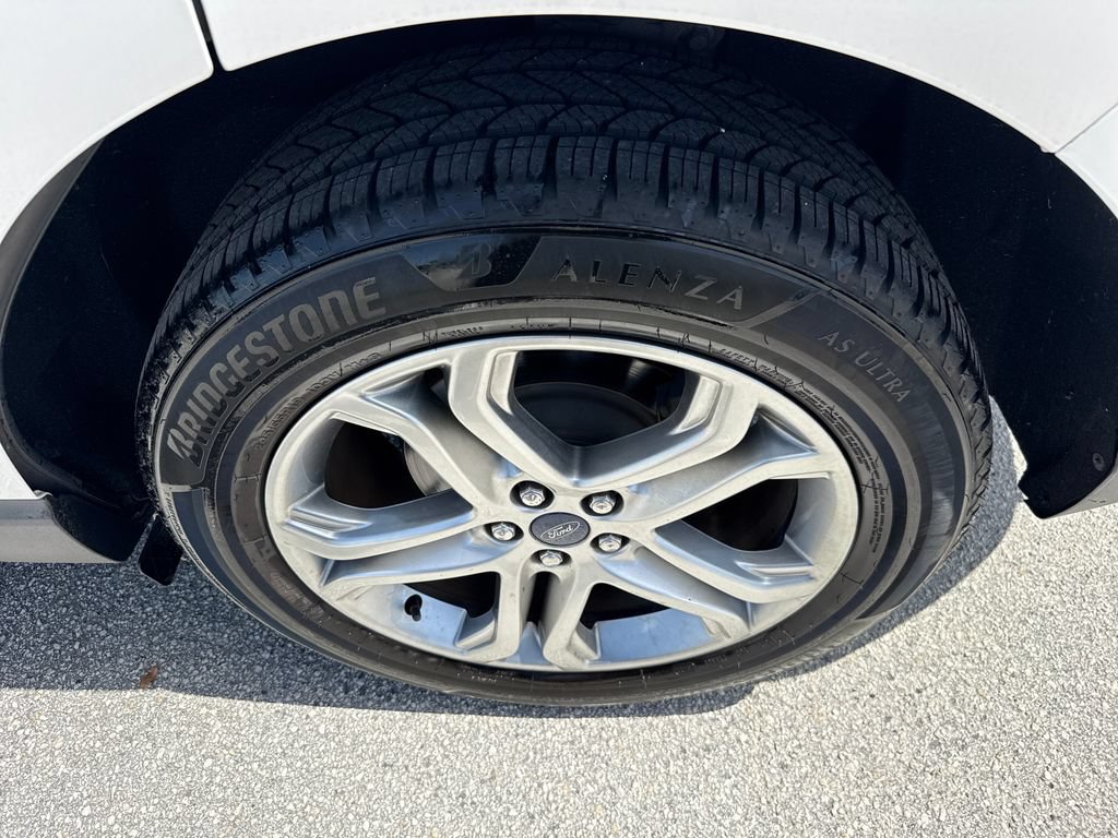 Used 2016 Ford Edge Titanium w/ Technology Package FWD image 11